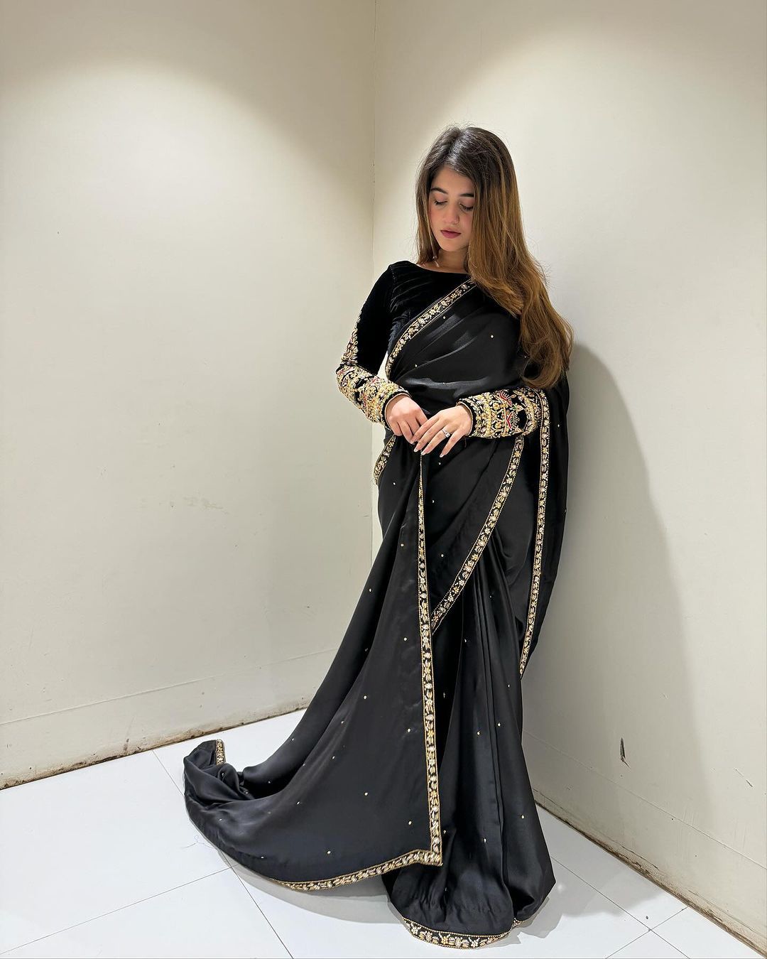 Black Pure 9000 Velvet Saree with Heavy Embroidery Lace Border & Full Sleeve Velvet Blouse | Premium Partywear & Wedding Saree