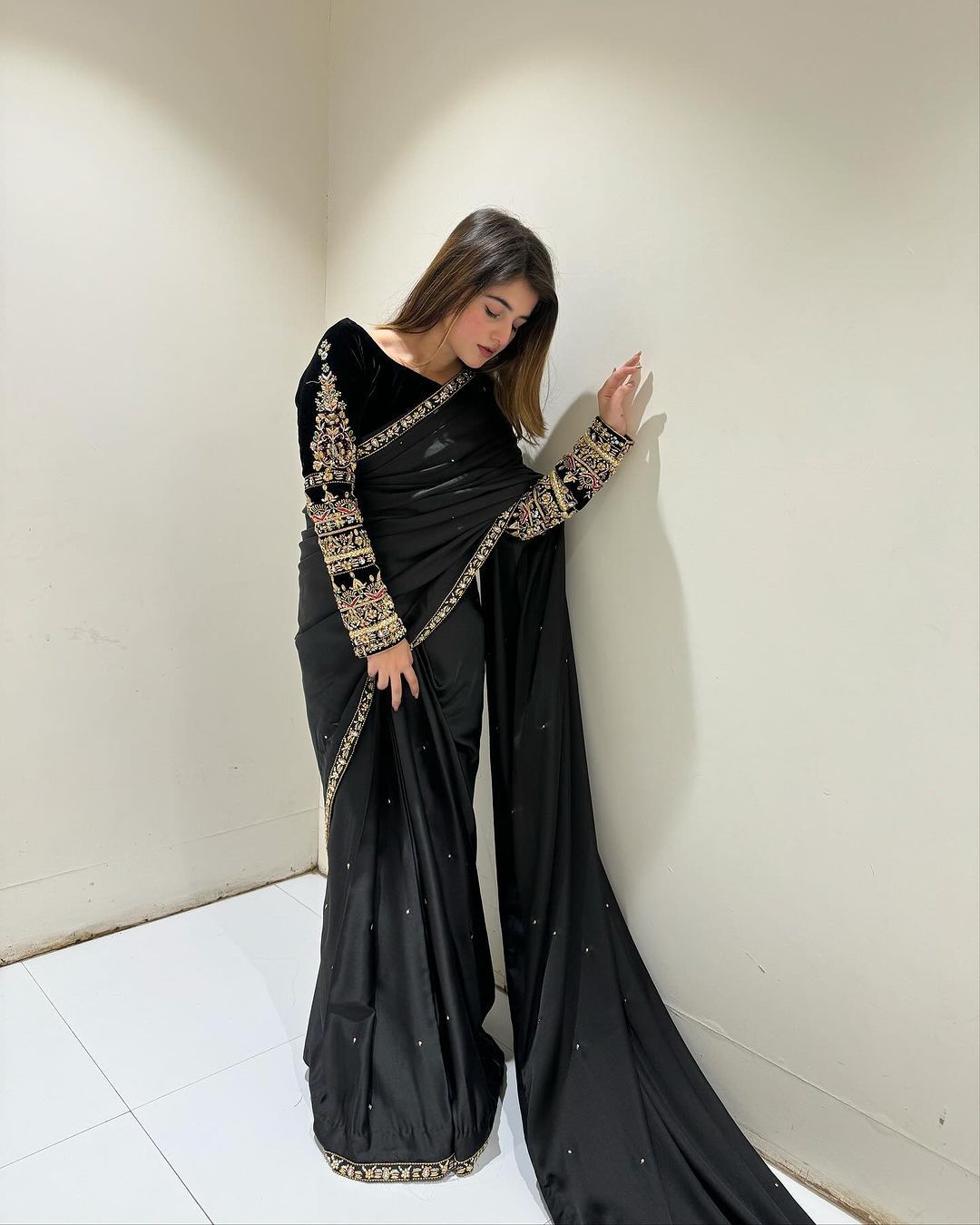 Black Pure 9000 Velvet Saree with Heavy Embroidery Lace Border & Full Sleeve Velvet Blouse | Premium Partywear & Wedding Saree