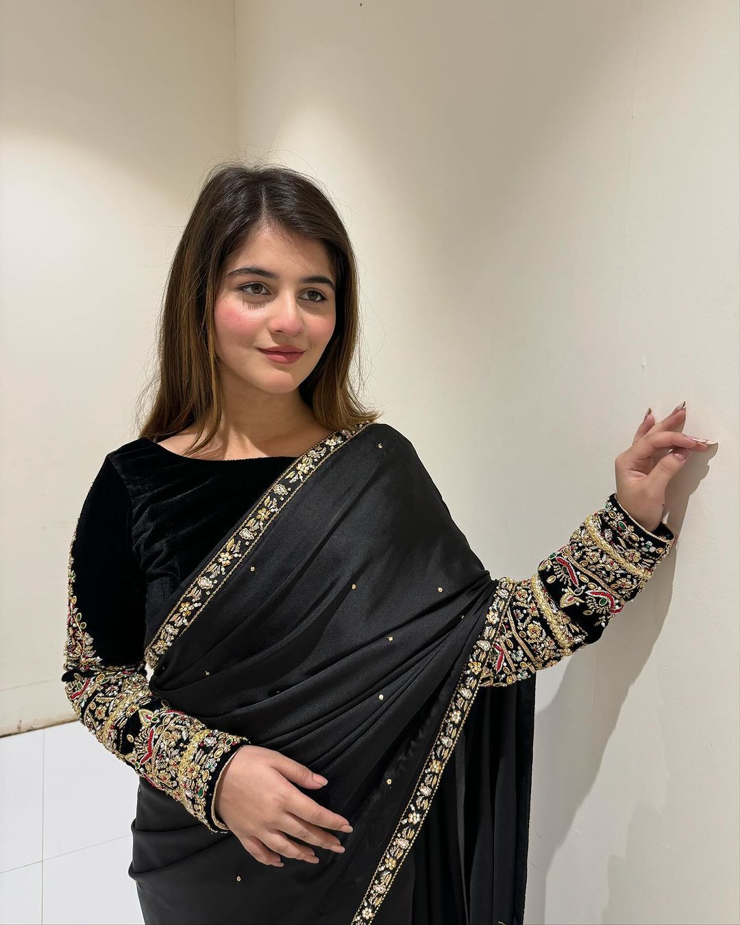 Black Pure 9000 Velvet Saree with Heavy Embroidery Lace Border & Full Sleeve Velvet Blouse | Premium Partywear & Wedding Saree